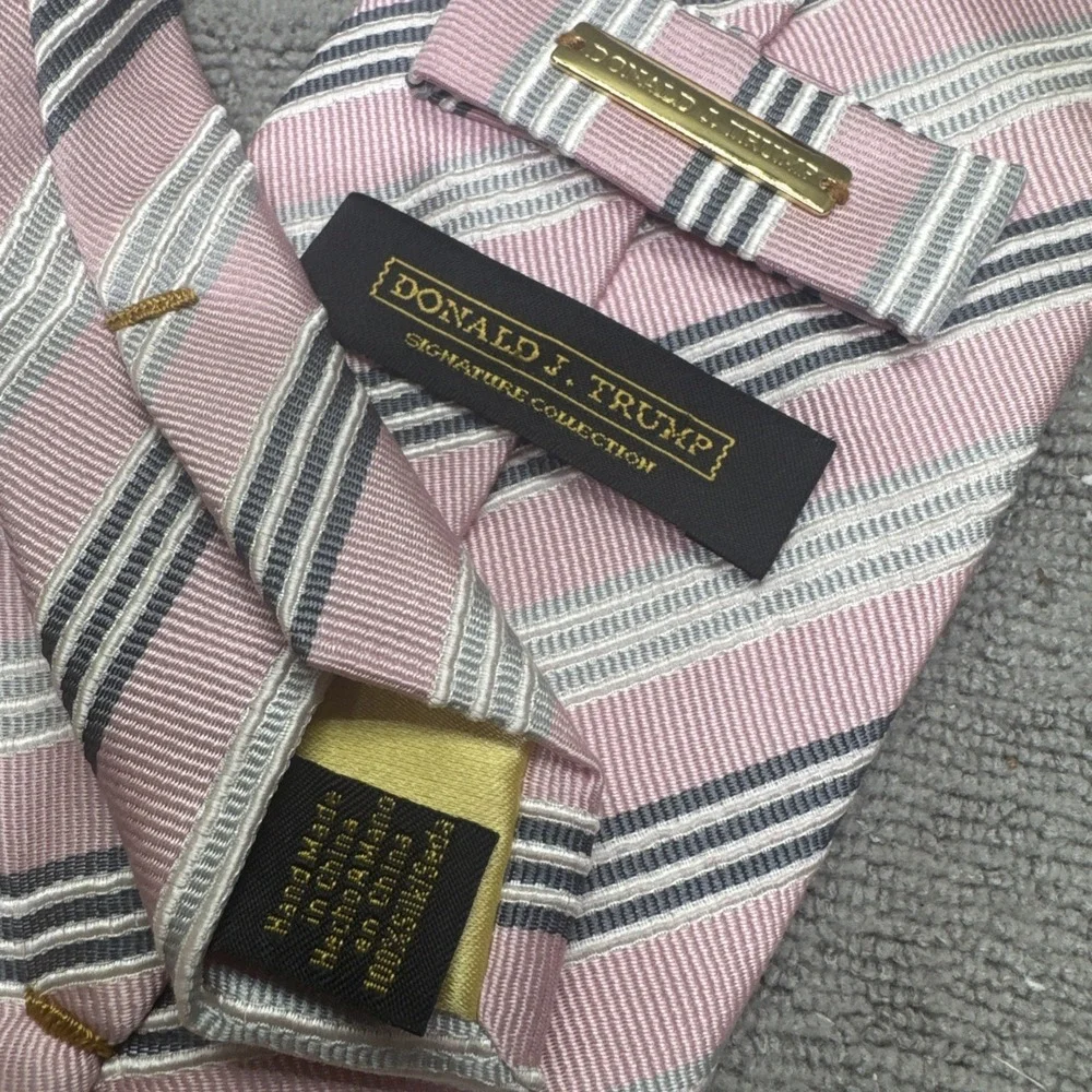 Donald Trump Signature Collection 100% Silk Pink White Gray‎ Striped Gold Bar